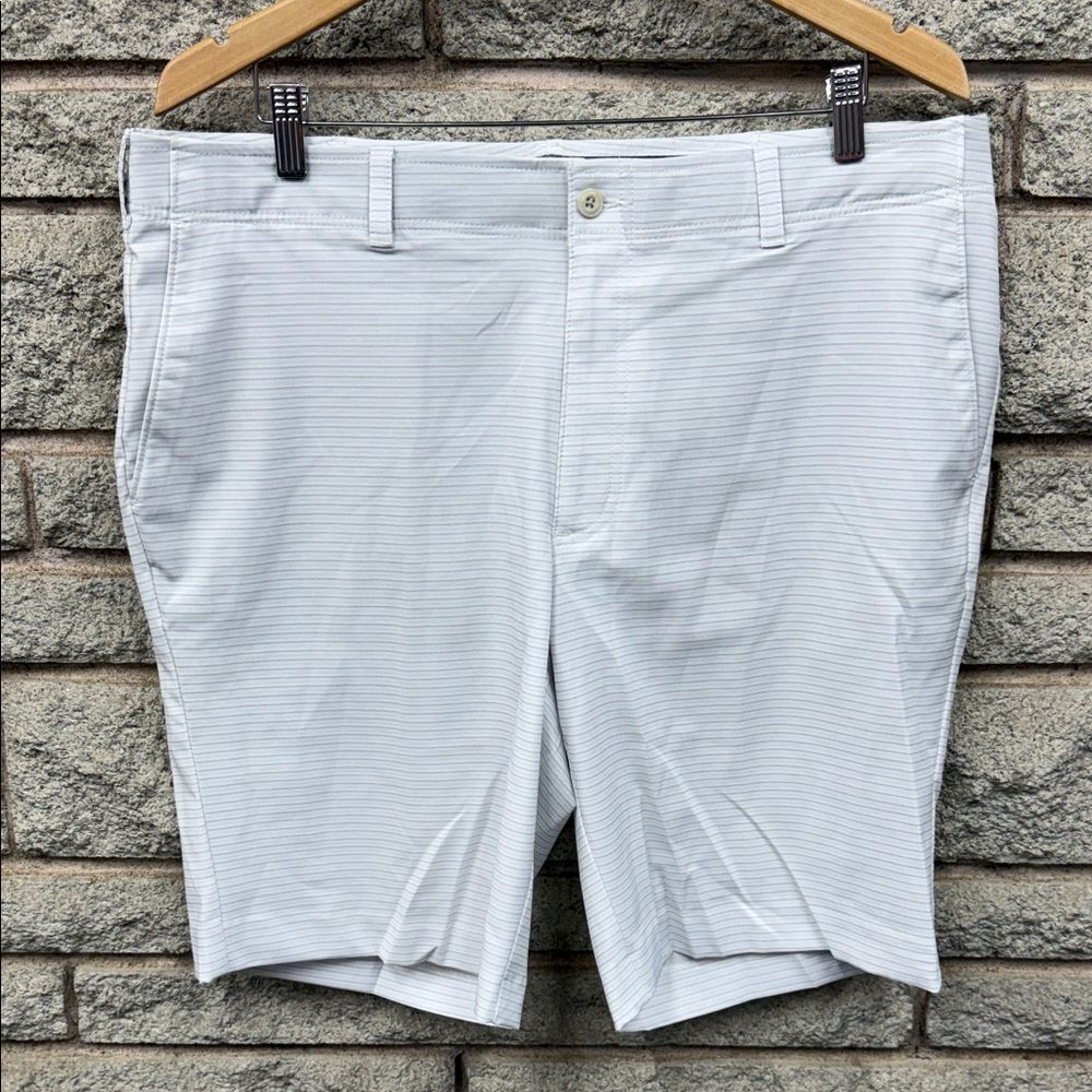Men's Classic White Stripe Golf Shorts